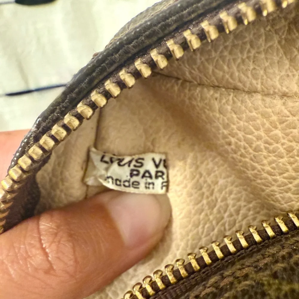 Louis Vuitton crossbody purse - Picture 6 of 8